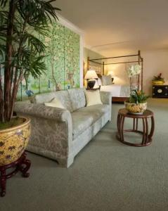 Santa Barbara Inn - 36