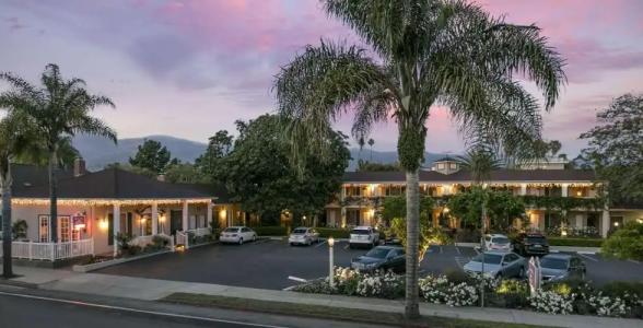 Lavender Inn by the Sea - 12