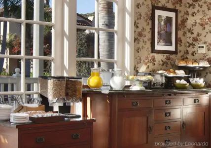 Lavender Inn by the Sea - 13