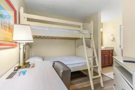 Holiday Inn & Suites Clearwater Beach by IHG - 96