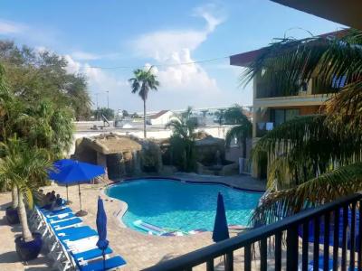 Coconut Cove All Suite - 12