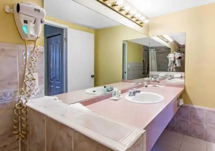 Rodeway Inn Clearwater - Central - 8