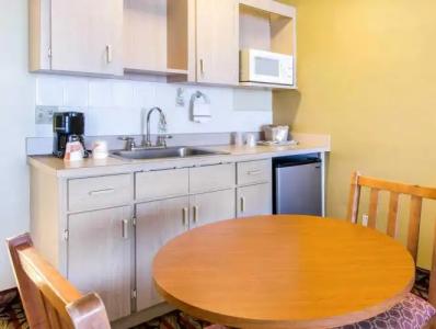 Rodeway Inn Clearwater - Central - 19