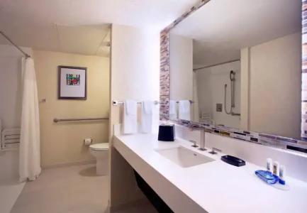 Fairfield Inn & Suites - 7