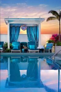 Ocean Key Resort - A Noble House Resort - 11