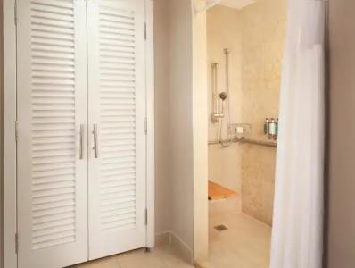 The Pier House Resort - 9