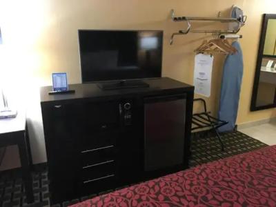 Days Inn by Wyndham Sarasota Bay - 24