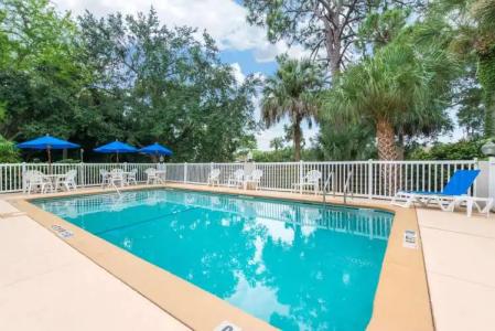 Sleep Inn Sarasota North - 17