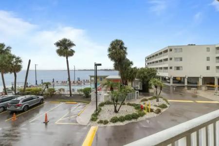 Sailport Waterfront Suites - 63