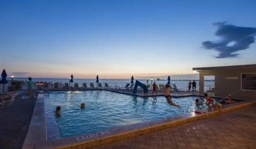 Sailport Waterfront Suites - 11