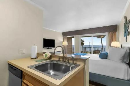 Sailport Waterfront Suites - 61