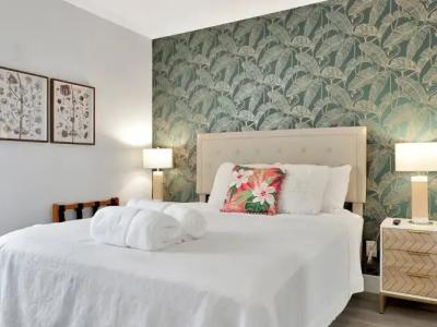 DoubleTree by Hilton Tampa Rocky Point Waterfront - 2