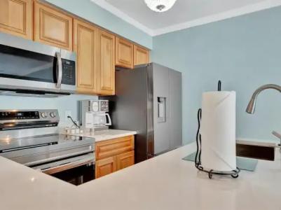 DoubleTree by Hilton Tampa Rocky Point Waterfront - 33