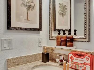 DoubleTree by Hilton Tampa Rocky Point Waterfront - 43