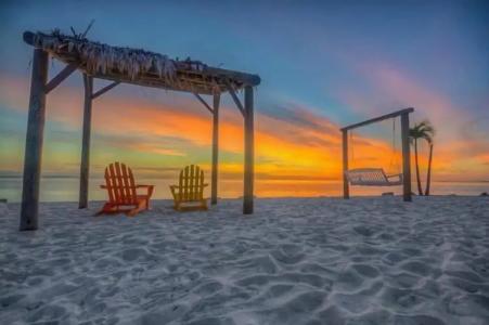 DoubleTree by Hilton Tampa Rocky Point Waterfront - 11