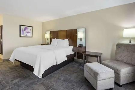 Best Western Plus Gen X Inn - 37