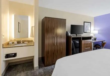 Best Western Plus Gen X Inn - 40