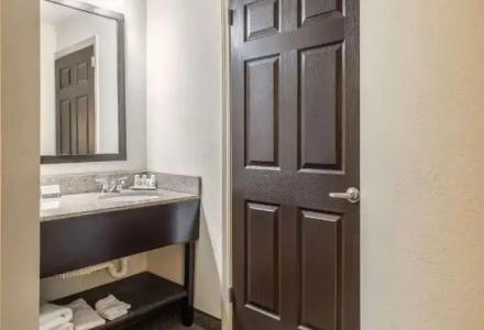 Quality Inn Memphis - 54