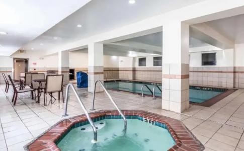 Quality Inn Memphis - 13