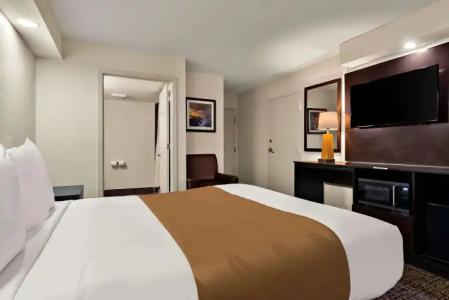 Quality Inn Memphis - 22