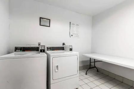 Quality Inn Memphis - 30