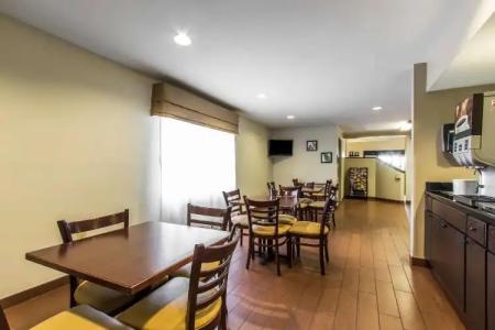 Quality Inn Memphis - 15