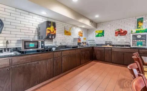 Quality Inn Memphis - 18