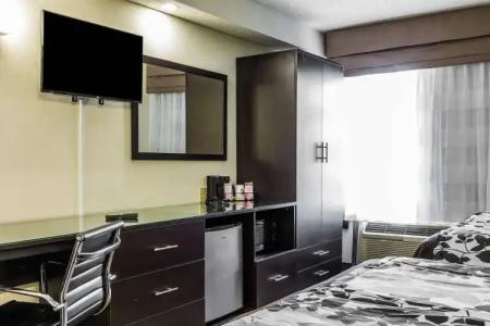 Quality Inn Memphis - 46