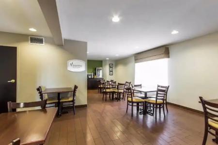 Quality Inn Memphis - 28