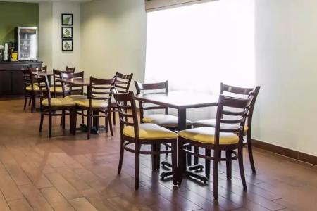 Quality Inn Memphis - 27