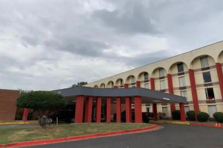 OYO Memphis Oakville - 14