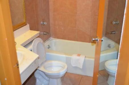 OYO Memphis Oakville - 8