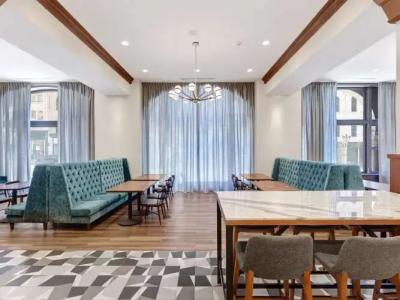 Hilton Garden Inn Milwaukee Downtown - 17