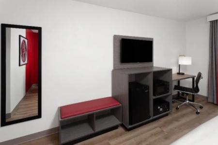 Ramada by Wyndham Milwaukee - 25