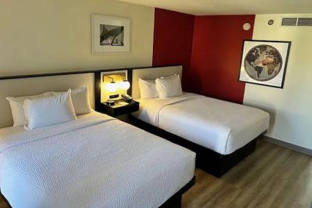 Ramada by Wyndham Milwaukee - 16