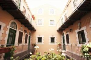 The Market Courtyard - Jerusalem Suites, Jerusalem