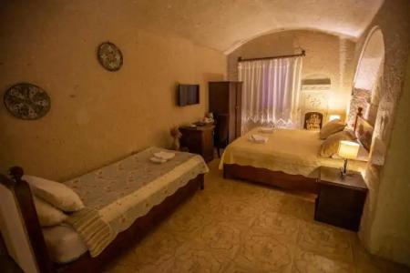Hermes Cave - 107