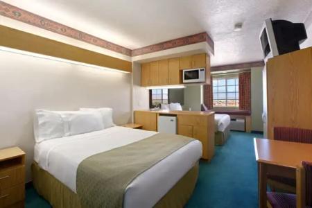 Microtel Inn & Suites by Wyndham Albuquerque West - 17