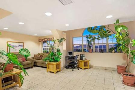 Microtel Inn & Suites by Wyndham Albuquerque West - 1