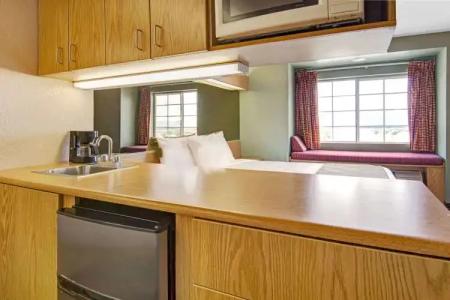 Microtel Inn & Suites by Wyndham Albuquerque West - 13