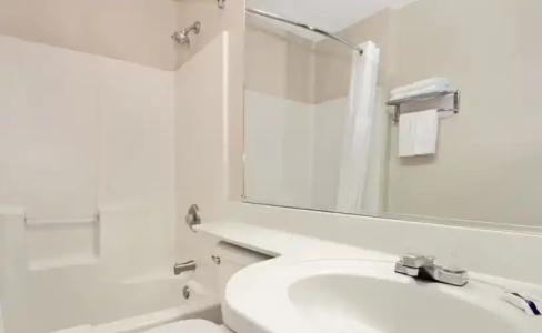 Microtel Inn & Suites by Wyndham Albuquerque West - 38
