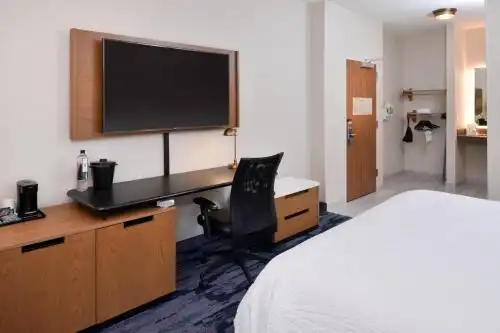 Fairfield Inn & Suites Arlington Near Six Flags - 13