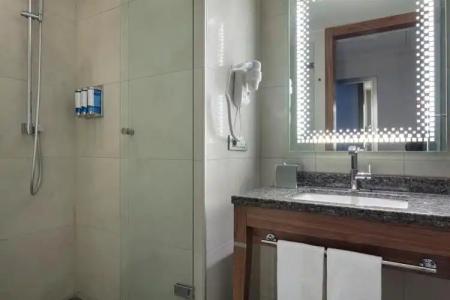 Hampton by Hilton - 105