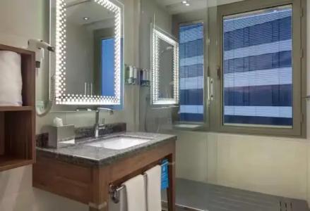 Hampton by Hilton - 102