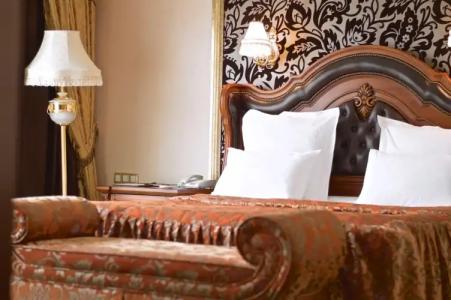 Diplomat by AGs Group - 90