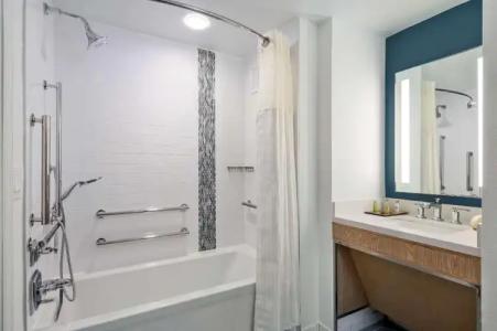 DoubleTree Suites by Hilton Naples - 72