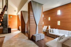 Naples Grande Beach Resort, Naples