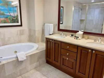 Naples Bay Resort & Marina - 8