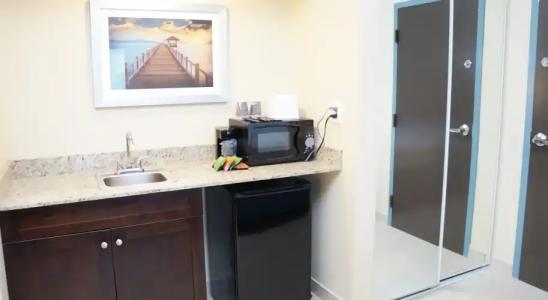 Best Western Naples Plaza - 17