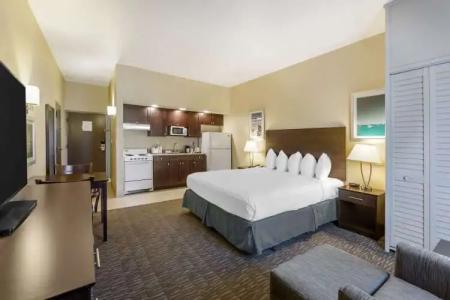 Best Western Naples Plaza - 29